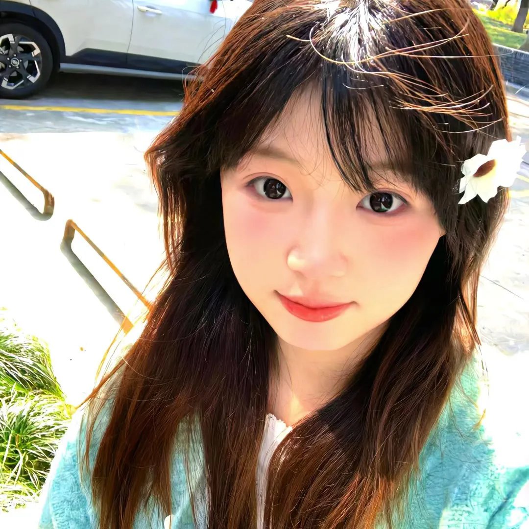 照片中的女孩